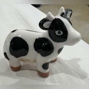 Novelty cow salt/pepper shaker
